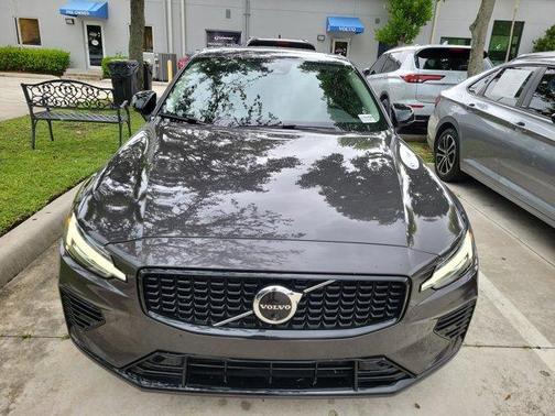 2024 Volvo S60 Recharge Plug-In Hybrid T8 Plus Dark Theme