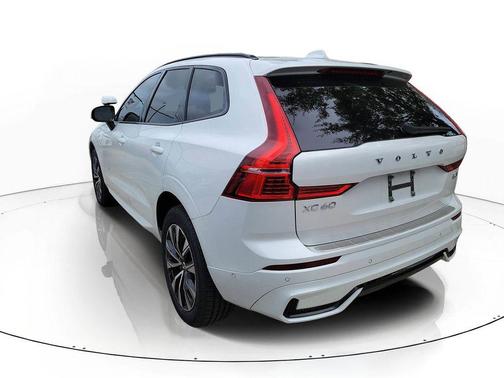 Crystal White 2024 Volvo XC60 B5 Plus Dark Theme