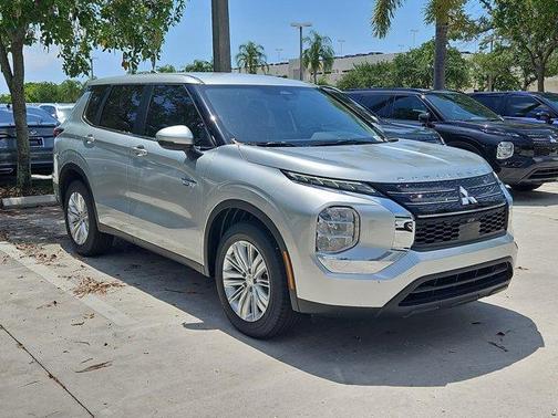 2025 Mitsubishi Outlander ES