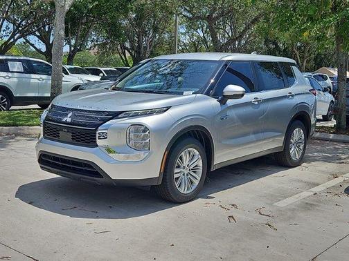 2025 Mitsubishi Outlander ES