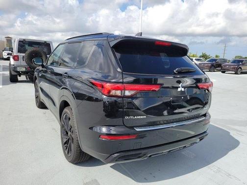 Black 2025 Mitsubishi Outlander PHEV SEL Black Edition