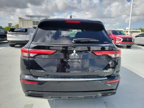 Black 2025 Mitsubishi Outlander PHEV SEL Black Edition