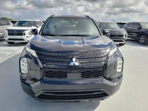 Black 2025 Mitsubishi Outlander PHEV SEL Black Edition