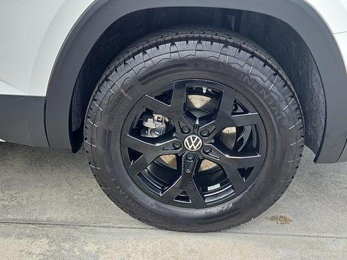 2025 Volkswagen Atlas 2.0T Peak Edition