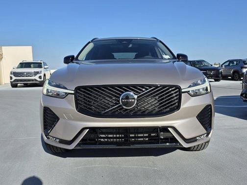 Bright 2026 Volvo XC60 B5 Core
