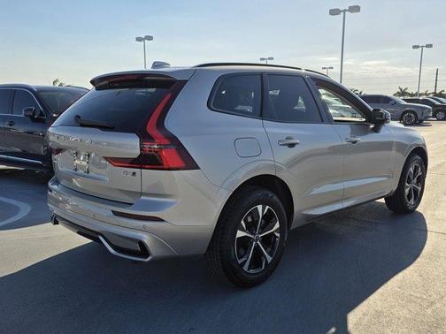 Bright 2026 Volvo XC60 B5 Core
