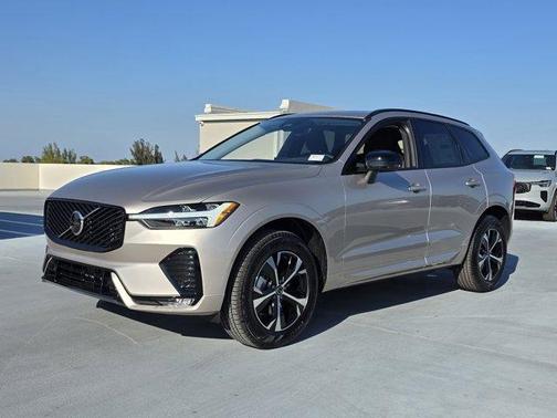 Bright 2026 Volvo XC60 B5 Core