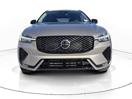 Bright 2026 Volvo XC60 B5 Core