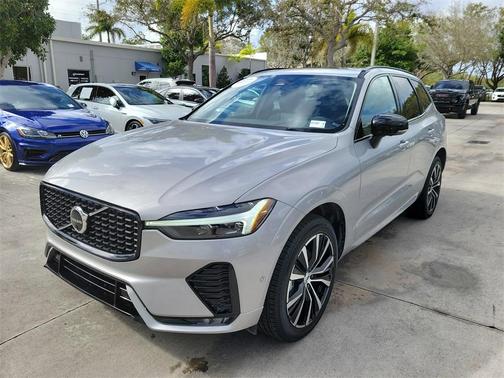 2024 Volvo XC60 B5 Plus Dark Theme