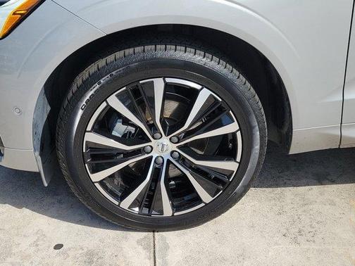 2024 Volvo XC60 B5 Plus Dark Theme