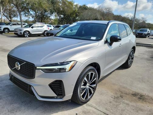2024 Volvo XC60 B5 Plus Dark Theme
