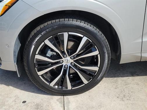 2024 Volvo XC60 B5 Plus Dark Theme