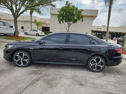 2022 Volkswagen Passat 2.0T R-Line