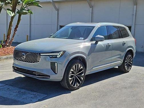 2025 Volvo XC90 B5 Plus 7-Seater