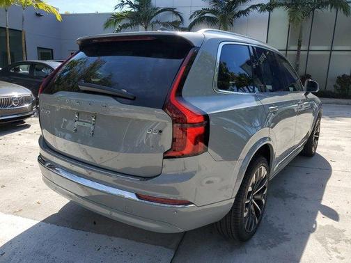 2025 Volvo XC90 B5 Core