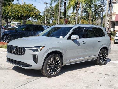 2025 Volvo XC90 B5 Core