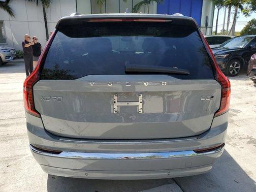 2025 Volvo XC90 B5 Core