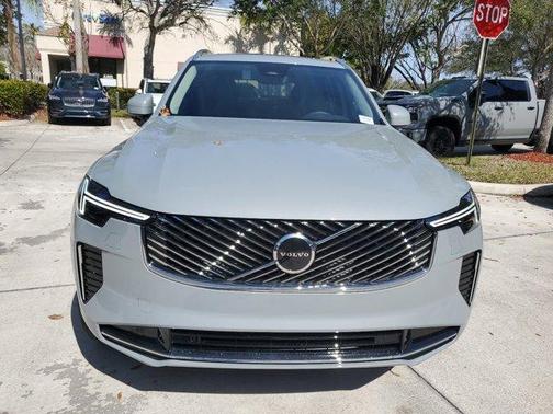 2025 Volvo XC90 B5 Core