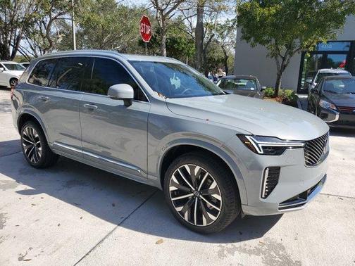 2025 Volvo XC90 B5 Core