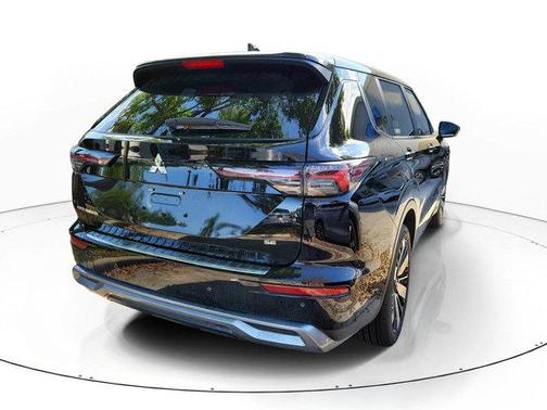 Black 2026 Mitsubishi Outlander SE