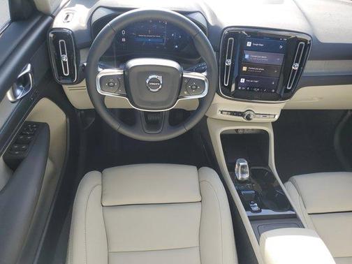 2025 Volvo XC40 B5 Plus Dark Theme