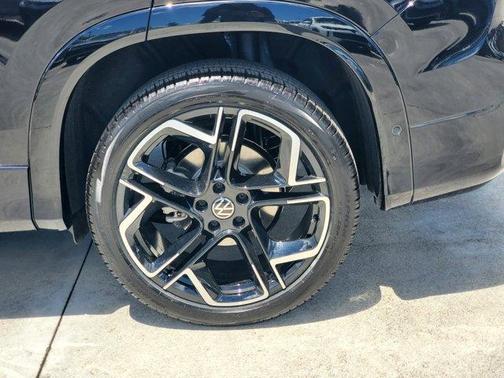 2025 Volkswagen Tiguan 2.0T SEL R-Line