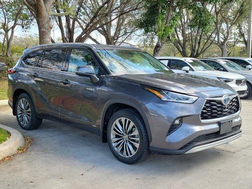 2021 Toyota Highlander Hybrid Platinum