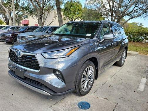 2021 Toyota Highlander Hybrid Platinum