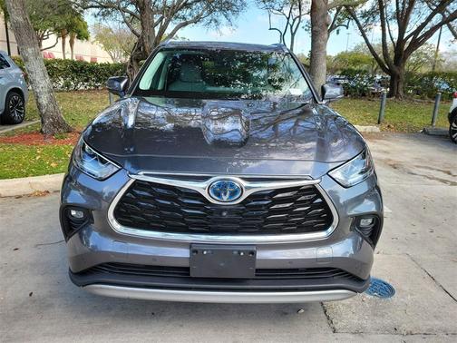 2021 Toyota Highlander Hybrid Platinum
