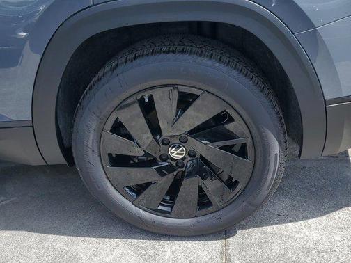 Pure Gray 2026 Volkswagen Atlas 2.0T SE W/TECHNOLOGY