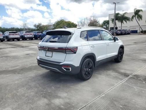 2025 Volkswagen Taos 1.5T SE