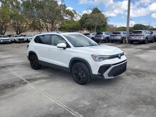 2025 Volkswagen Taos 1.5T SE