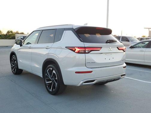 2025 Mitsubishi Outlander PHEV SEL