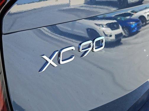 2025 Volvo XC90 B5 Core