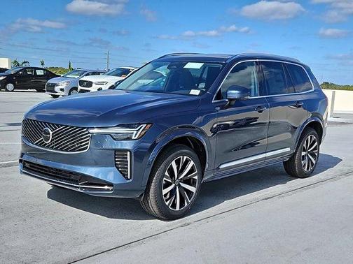 2025 Volvo XC90 B5 Core