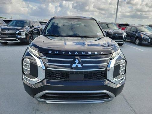 2025 Mitsubishi Outlander SE