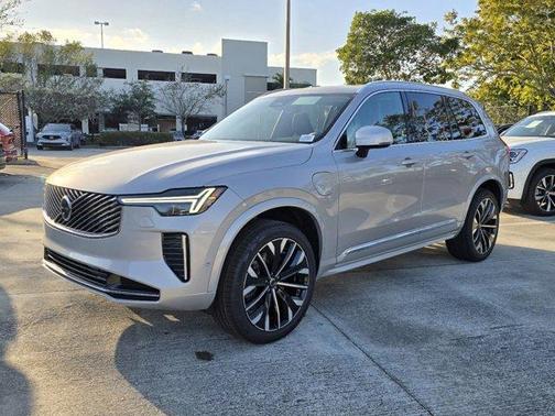 2025 Volvo XC90 Plug-In Hybrid T8 Plus 7-Seater