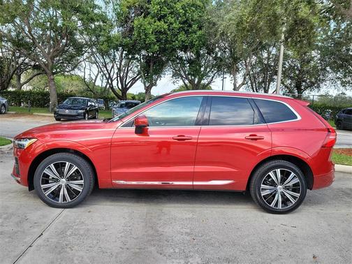 2023 Volvo XC60 B5 Plus Bright Theme