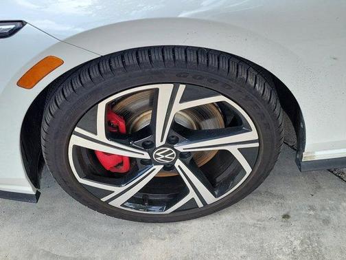 Opal White Pearl Effect 2024 Volkswagen Golf GTI 2.0T SE