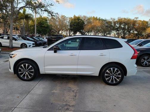 2024 Volvo XC60 B5 Plus Dark Theme