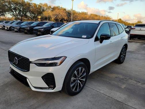 2024 Volvo XC60 B5 Plus Dark Theme