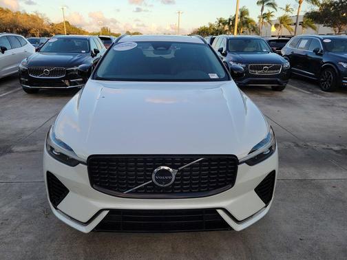 2024 Volvo XC60 B5 Plus Dark Theme