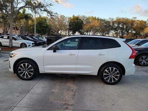 2024 Volvo XC60 B5 Plus Dark Theme