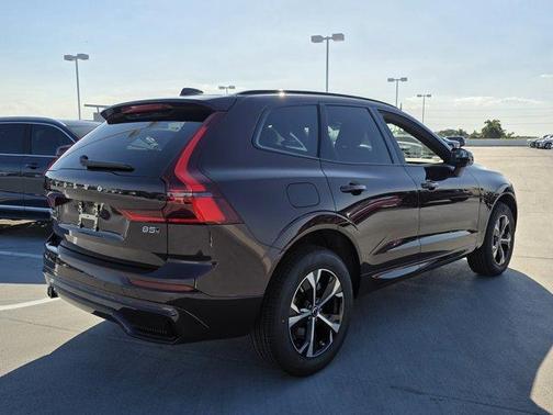 Mulberry Metallic 2026 Volvo XC60 B5 Core