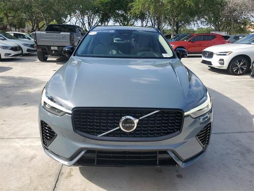 2023 Volvo XC60 Recharge Plug-In Hybrid T8 Plus Dark Theme
