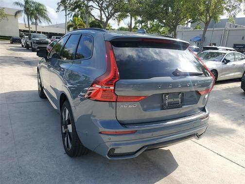 2023 Volvo XC60 Recharge Plug-In Hybrid T8 Plus Dark Theme