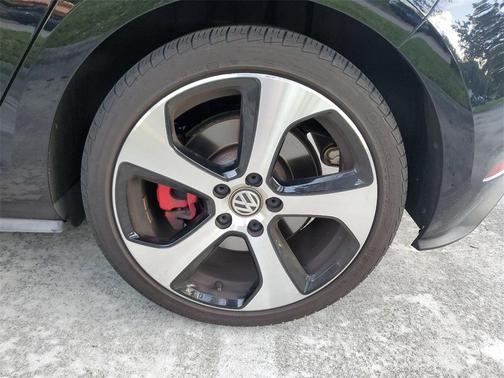 Photo 5 of 30 of 2019 Volkswagen Golf GTI 2.0T S