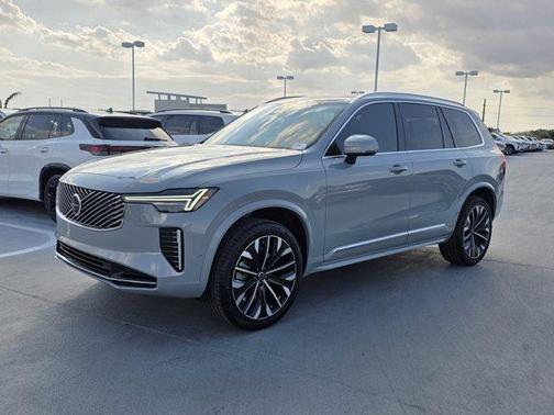 Metallic 2026 Volvo XC90 B6 Plus 7-Seater