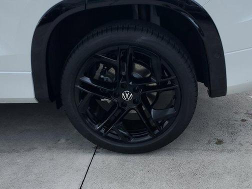 2025 Volkswagen Tiguan 2.0T SE R-Line Black