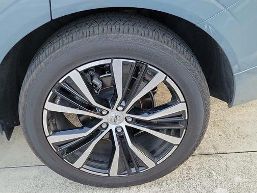 Gray Metallic 2024 Volvo XC60 B5 Plus Dark Theme